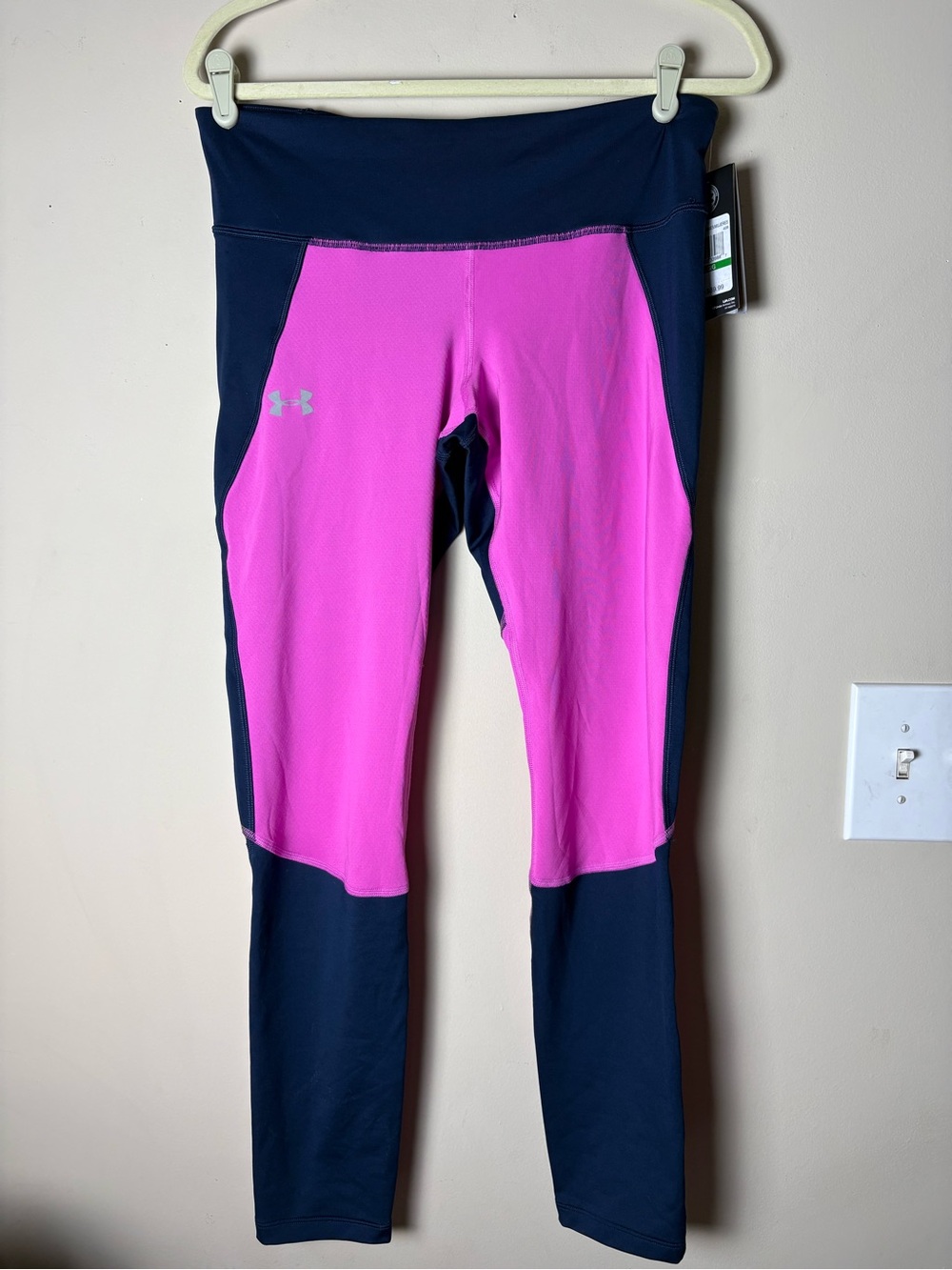 Under Armour Women’s Pink & Black Athletic Leggings L
